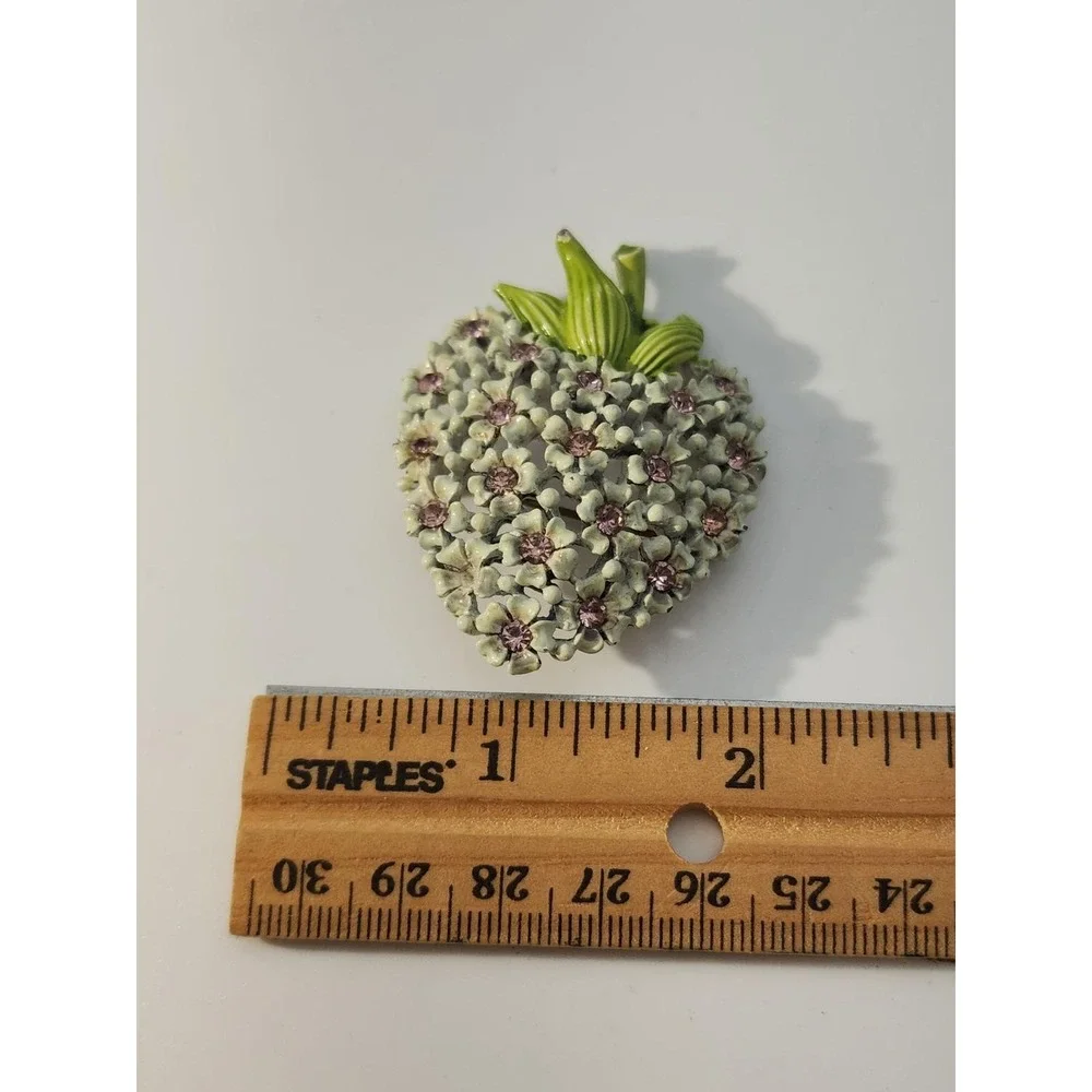Vintage MOD‎ white enamel strawberry pink rhinestone flowers brooch pin
